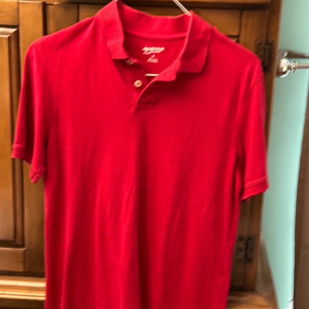 Men’s/ teens Arizona 1 red shirt, size medium.